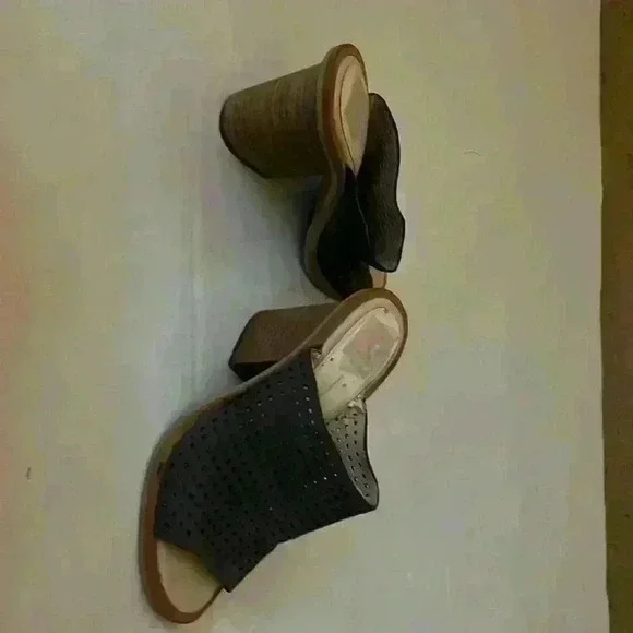 Dolce Vita open toe grey suede mules - Picture 2 of 4